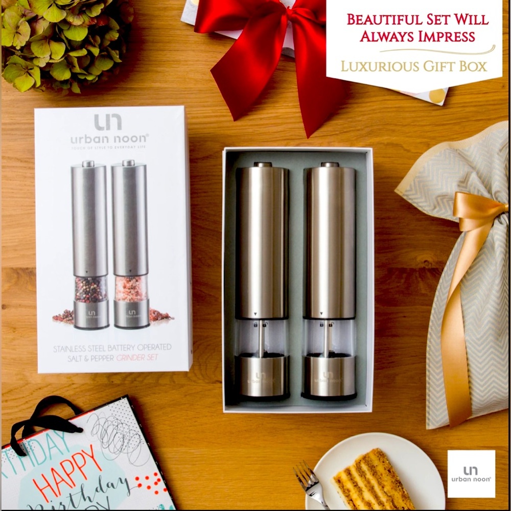 Electronic salt and pepper grinder set